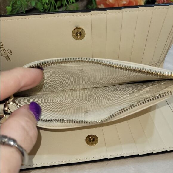 Authentic Valentino Garavani Leather Studded Wallet EUC GORGEOUS - Picture 13 of 17
